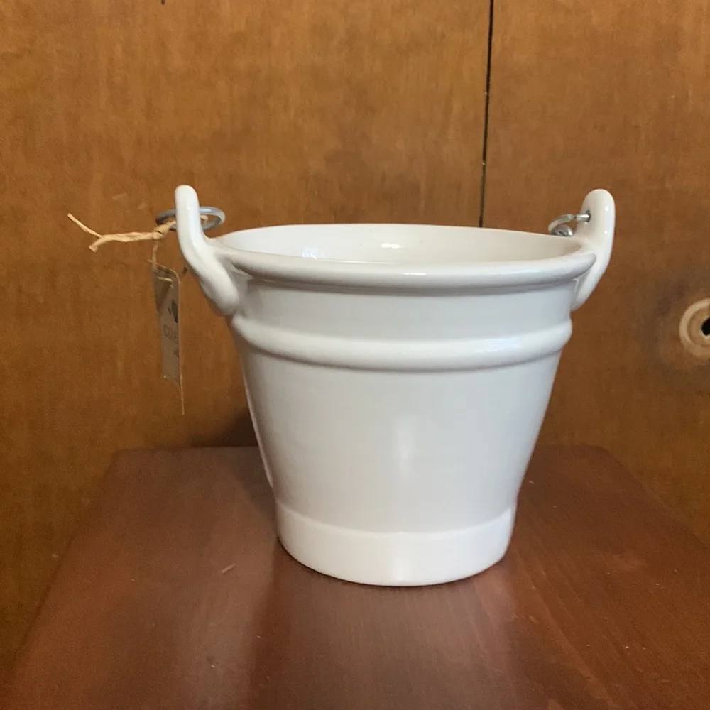 COLORFUL SEALIFE- White Ceramic Bucket with Starfish Design